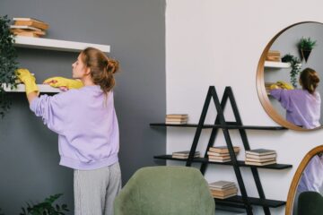 2024年夏の30代女性ミニマリストのシンプルな夏服ワードローブ8着をご紹介