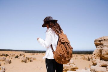 高機能で人気のノースフェイスのテックラウンジカーディガンは旅行で大活躍