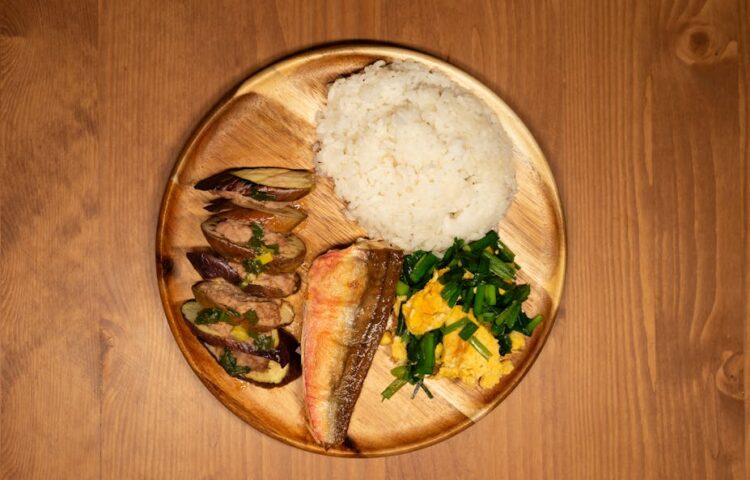 ヴィーガン食をベースに健康的に生きるシンプルな食事を実践するミニマリストのダイエット術