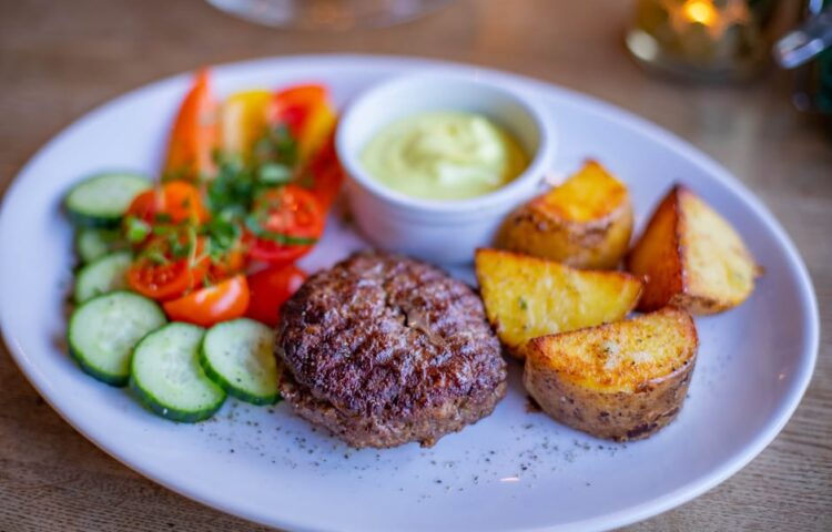 ミニマリスト向け食事で健康になれるシンプルでヘルシーな料理レシピを紹介