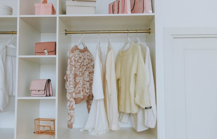 着ない服はどんどん捨てるべき！断捨離してようやく分かるワードローブ